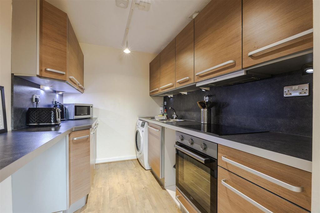 Property photo 2 of 11 Kitchen
