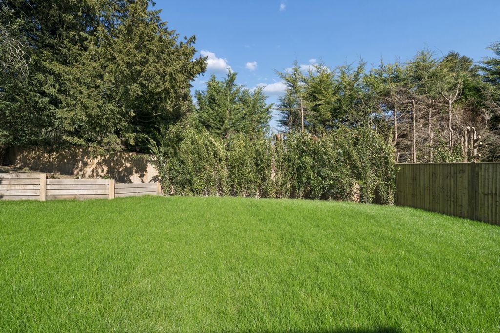 Property photo 3 of 13 Garden