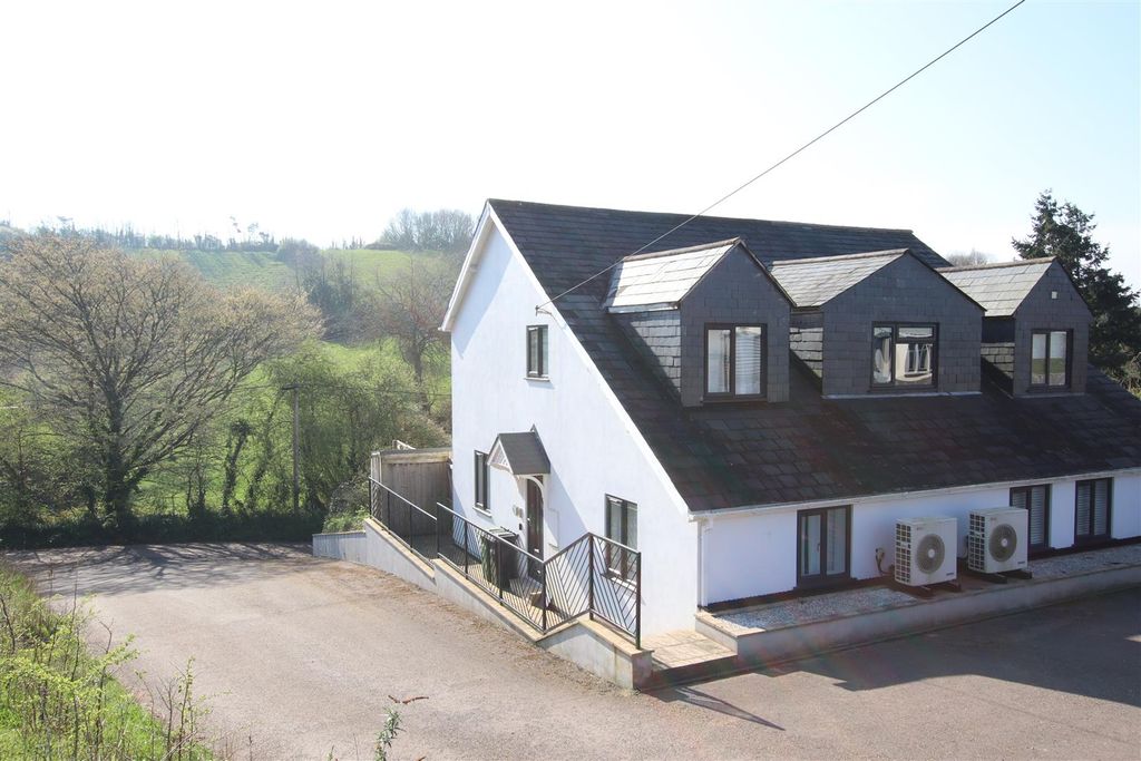 Property photo 1 of 17 Front.Jpg