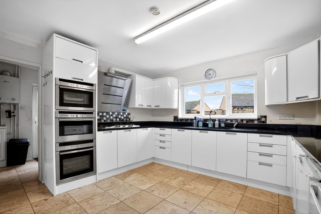 Property photo 3 of 20