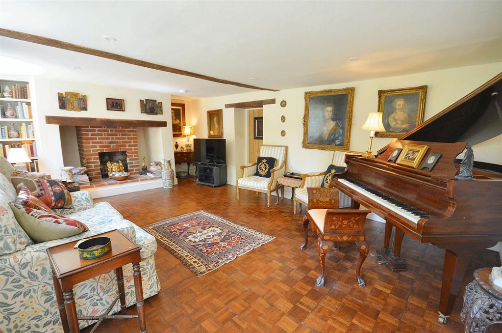 Property photo 2 of 14 Sitting Room