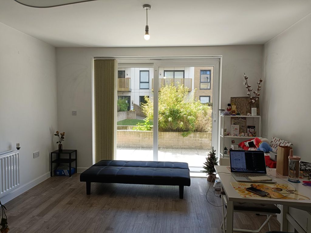 Property photo 3 of 7 Living Room