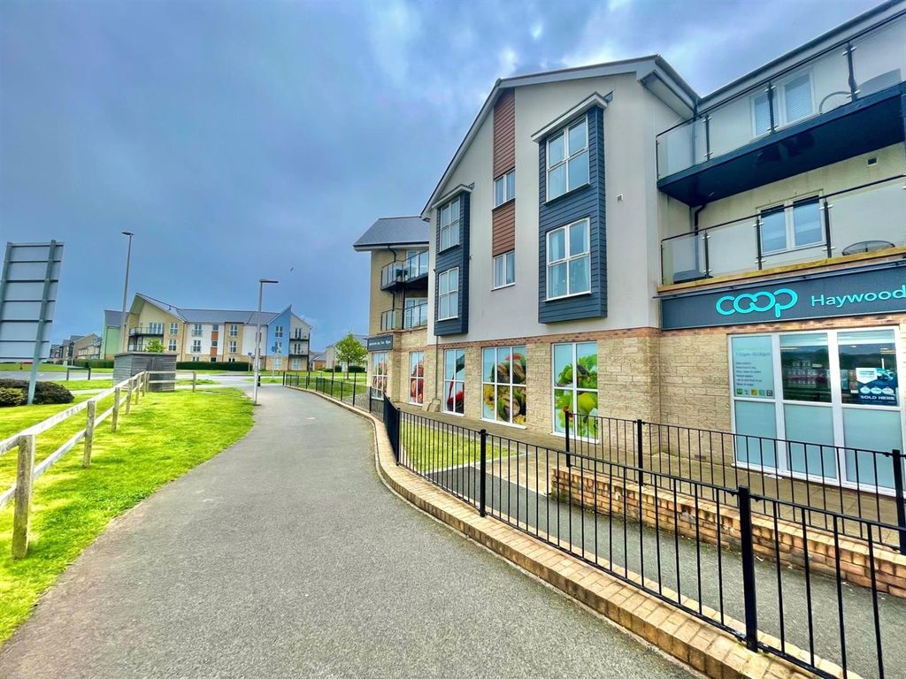 Property photo 1 of 12 Outside