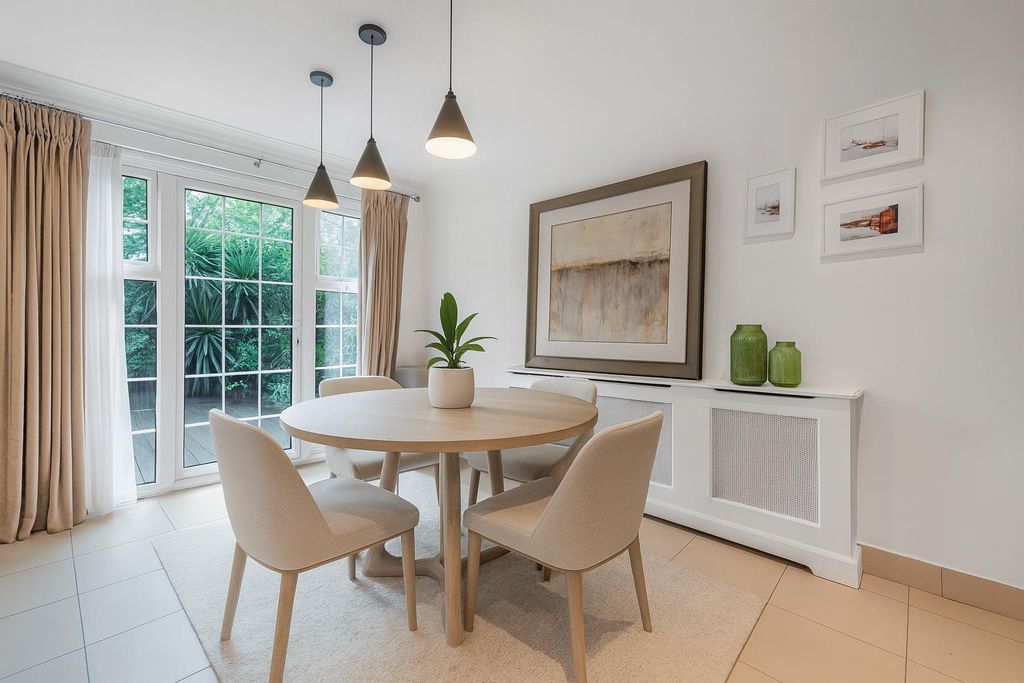 Property photo 2 of 14 38 The Marlowes, St. Johns Wood, London, Nw8 6Na (