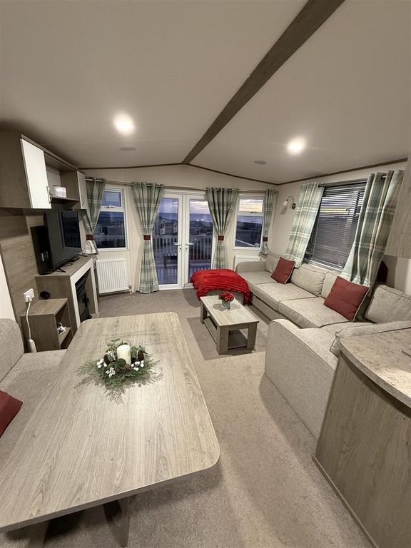 Property photo 3 of 26 Lounge