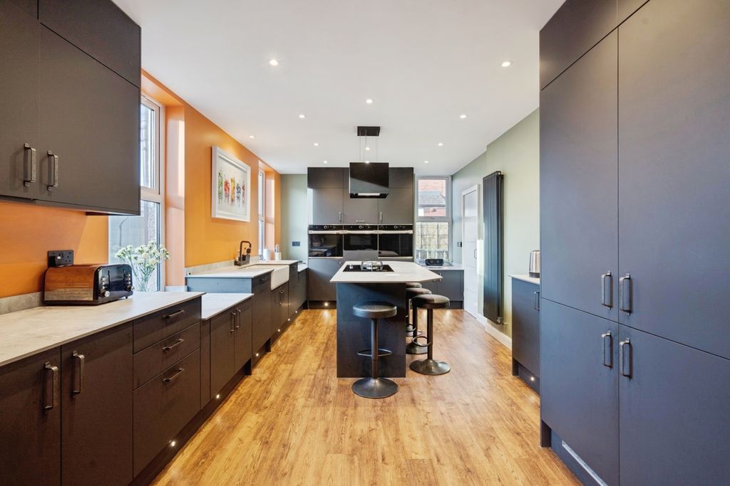 Property photo 3 of 39 Pbox-Img.Jpg