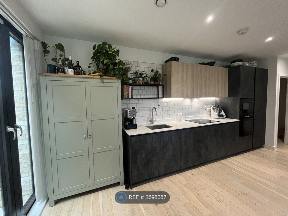 Property photo 3 of 28 Living Room  / Kitchen