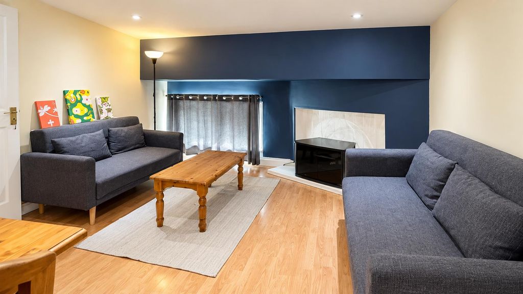Property photo 2 of 9 Lounge.Png