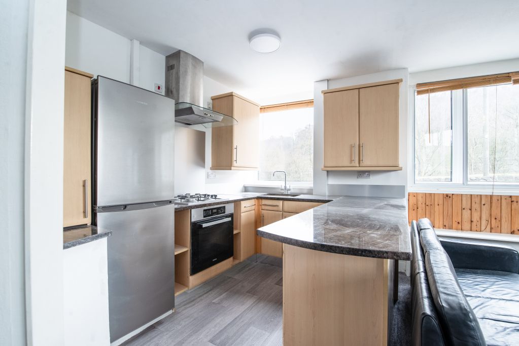Property photo 3 of 17 Kitchen