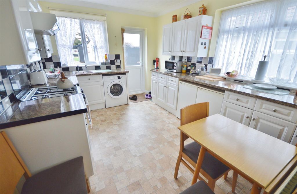 Property photo 3 of 20 Kitchen