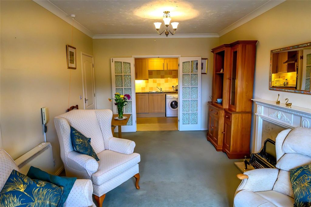 Property photo 3 of 12 Lounge