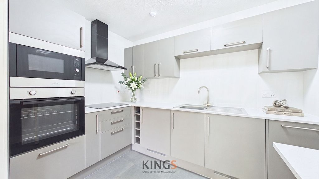 Property photo 2 of 10 Kitchen
