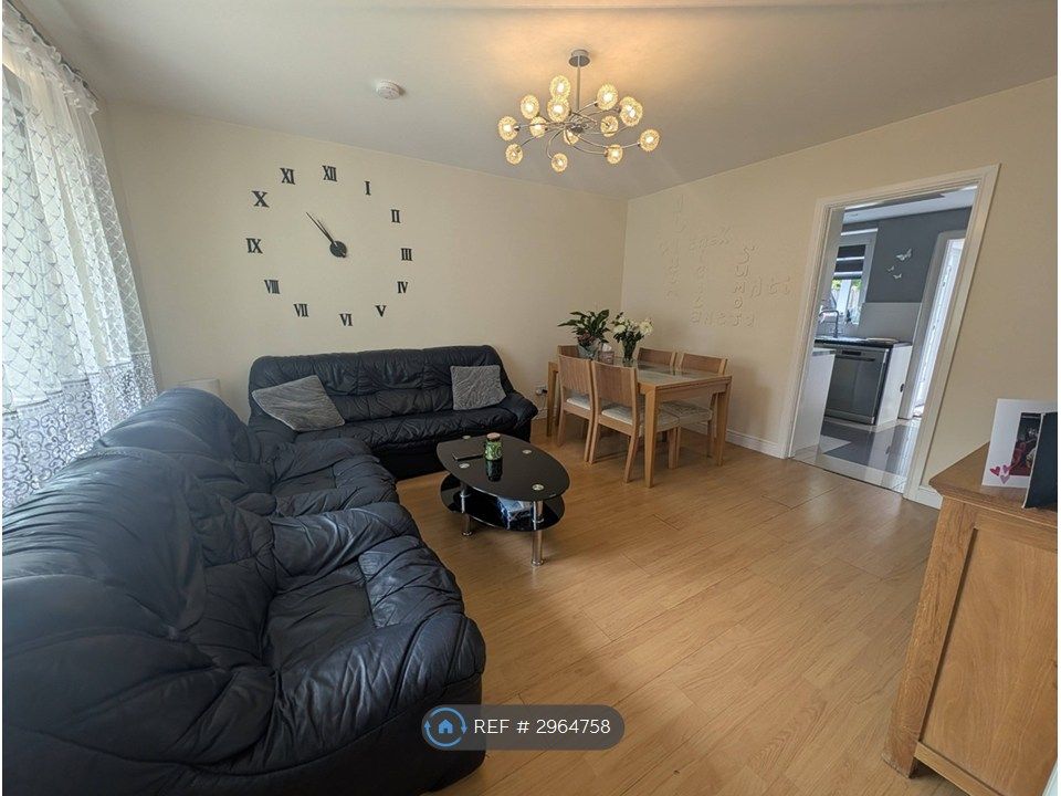 Property photo 3 of 35 Lounge