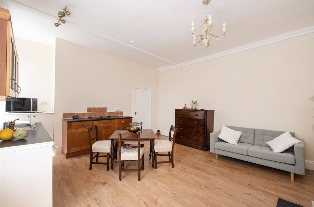 Property photo 2 of 17 Picture No. 03