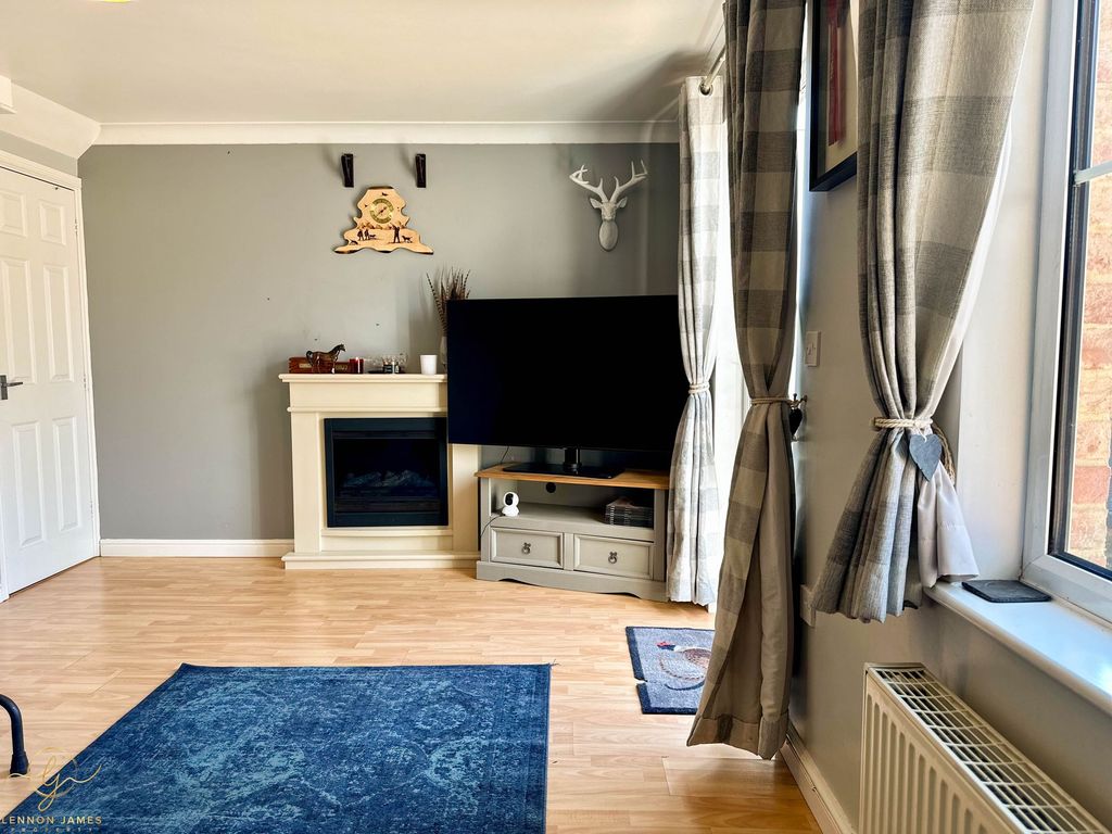 Property photo 2 of 32