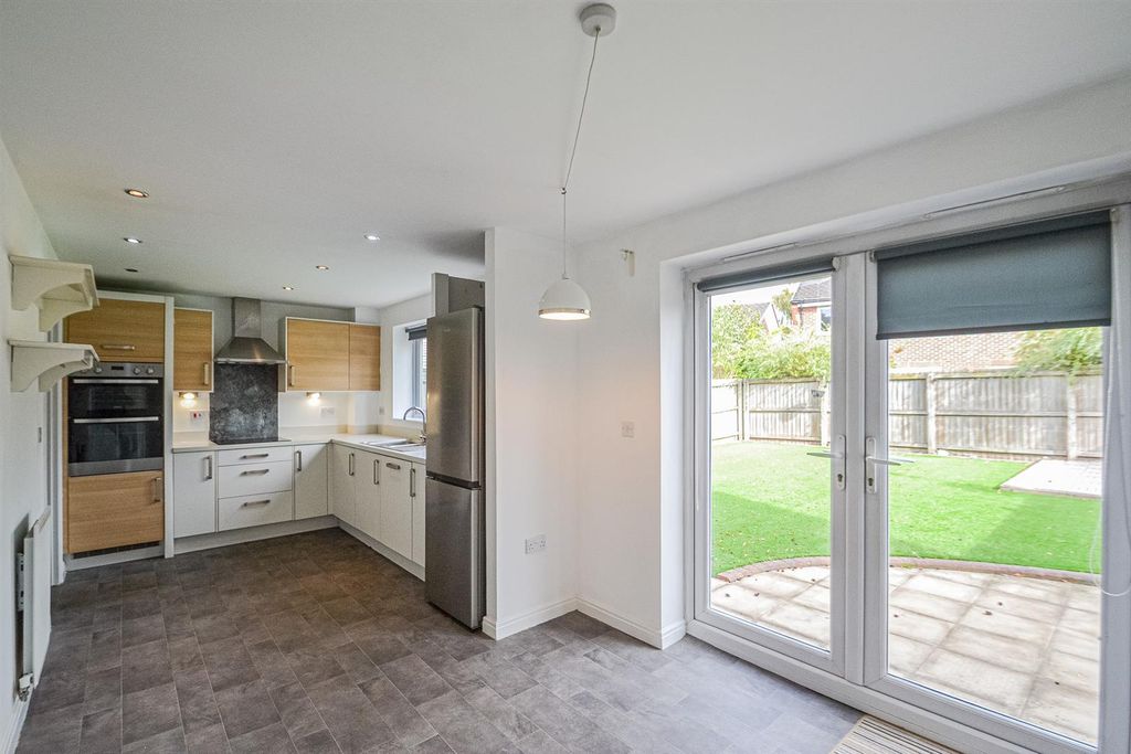 Property photo 2 of 16 Dining Kitchen