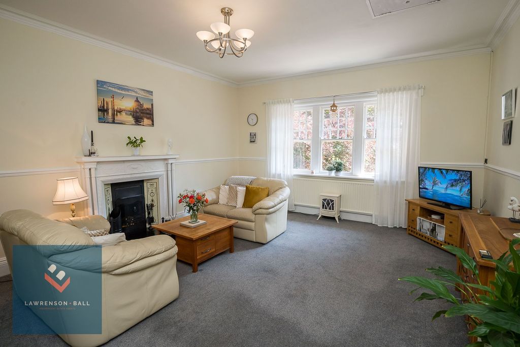 Property photo 2 of 26 Sitting Room