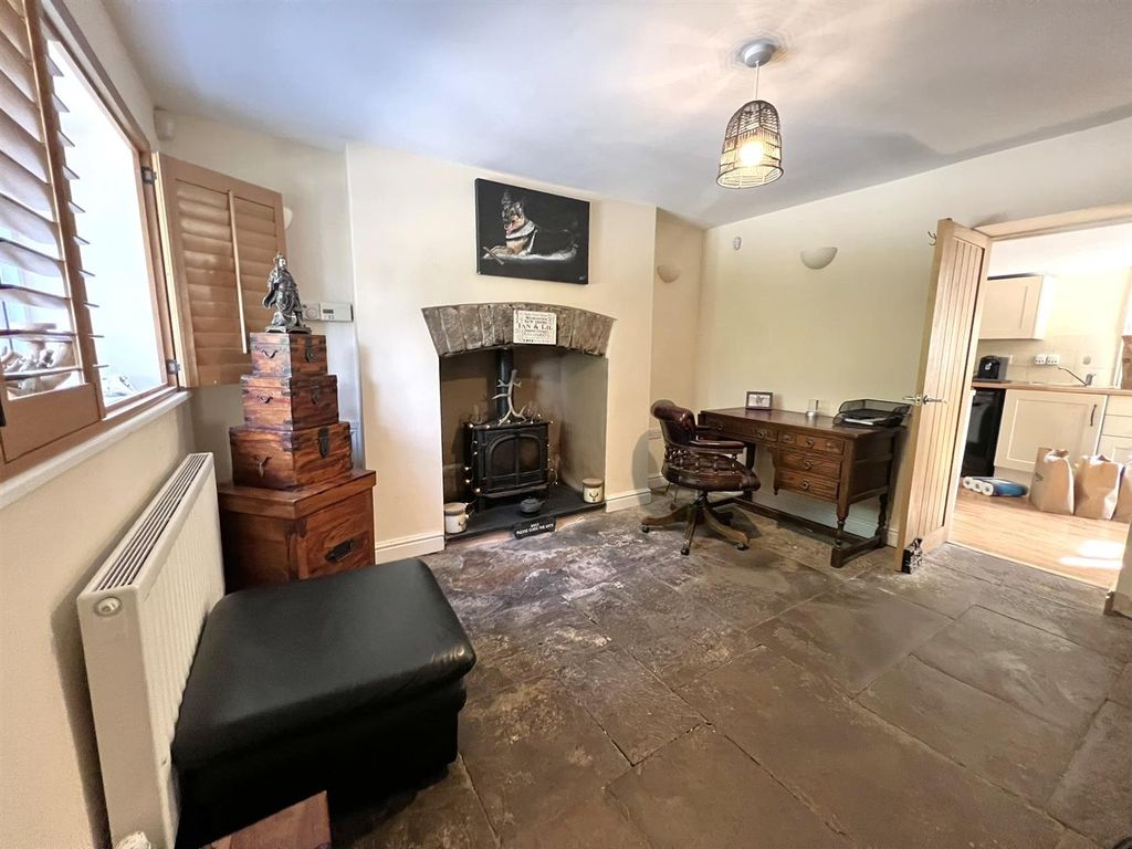 Property photo 3 of 28