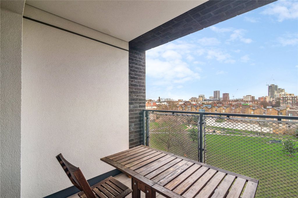 Property photo 2 of 16 Picture No. 10