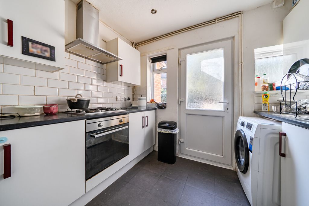 Property photo 3 of 9 Kitchen