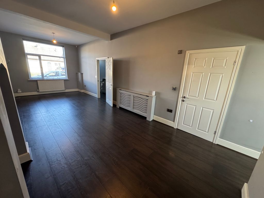 Property photo 3 of 31