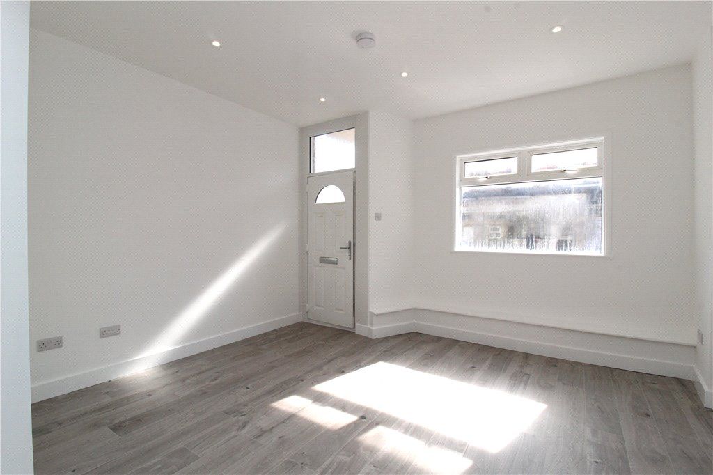 Property photo 1 of 8 Reception/Kitchen