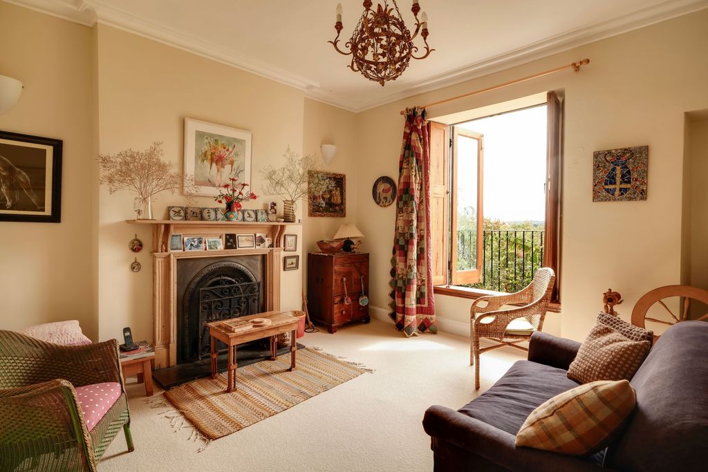 Property photo 3 of 22