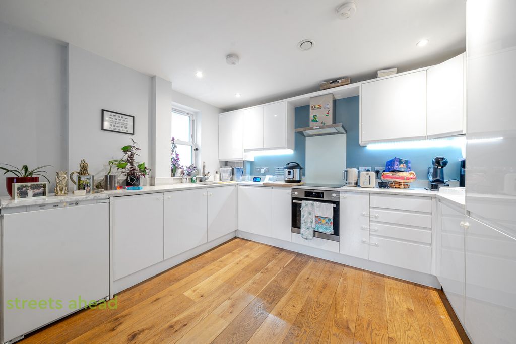 Property photo 3 of 17 7Cf33494-Ab22-447...