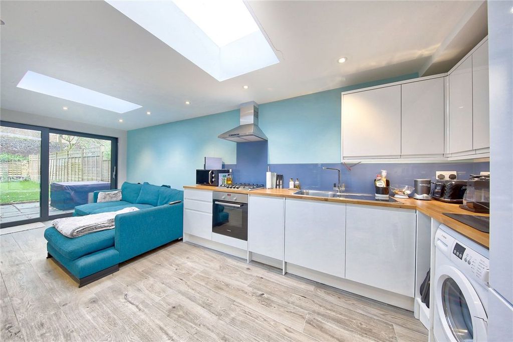 Property photo 2 of 8