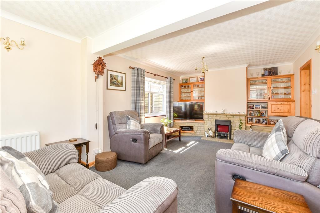 Property photo 3 of 13 Lounge