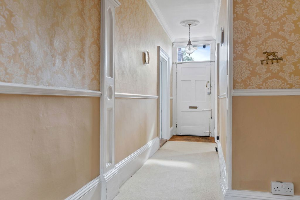 Property photo 3 of 27