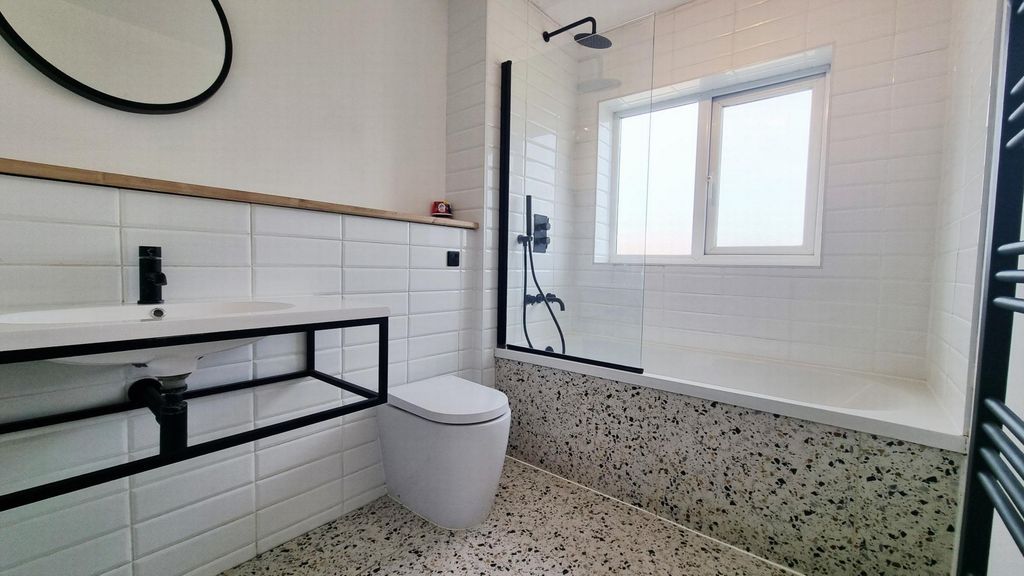 Property photo 3 of 23 Bathroom