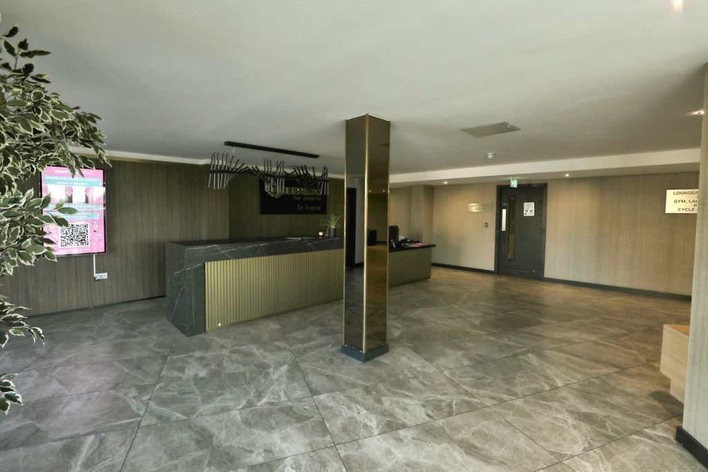 Property photo 2 of 15 Communal Entrance