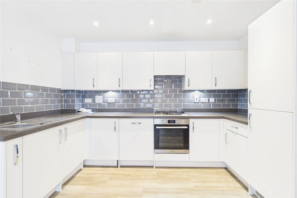 Property photo 2 of 11 Picture No. 17