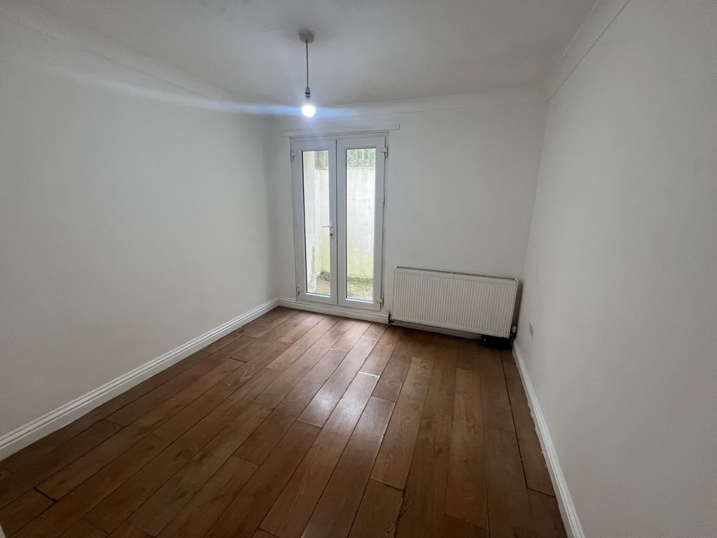 Property photo 3 of 6 Bedroom 1