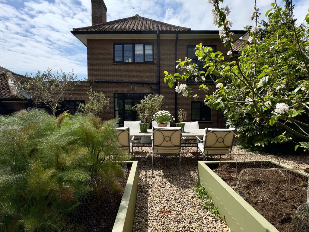 Property photo 2 of 59