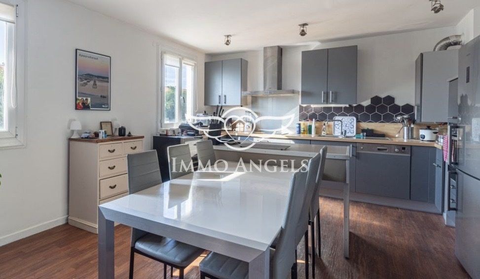 Property photo 1 of 13 Sete-T3/4 88m2 In Perfect Condition - Terrace - Elevator - Private Parking