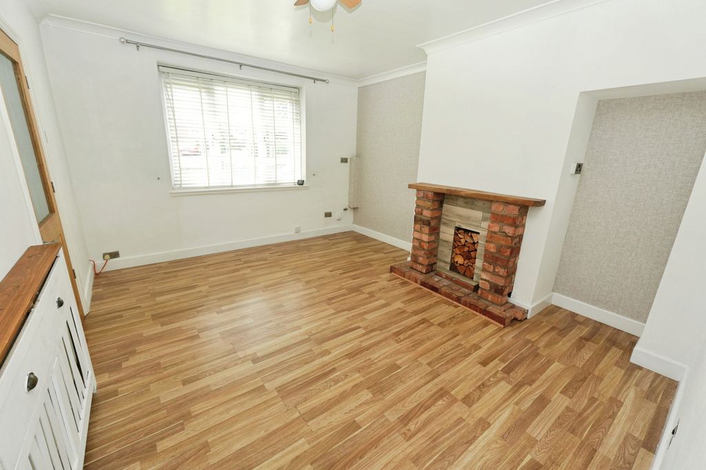 Property photo 2 of 19 Lounge/Dining Room