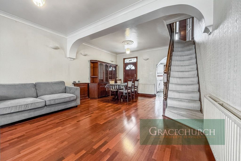 Property photo 2 of 10 Lounge