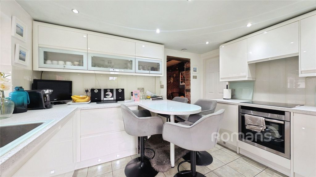 Property photo 2 of 14 Picture No. 18