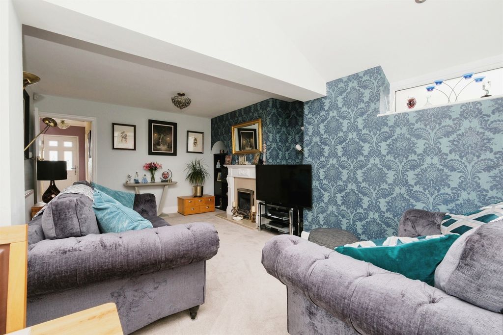 Property photo 3 of 16