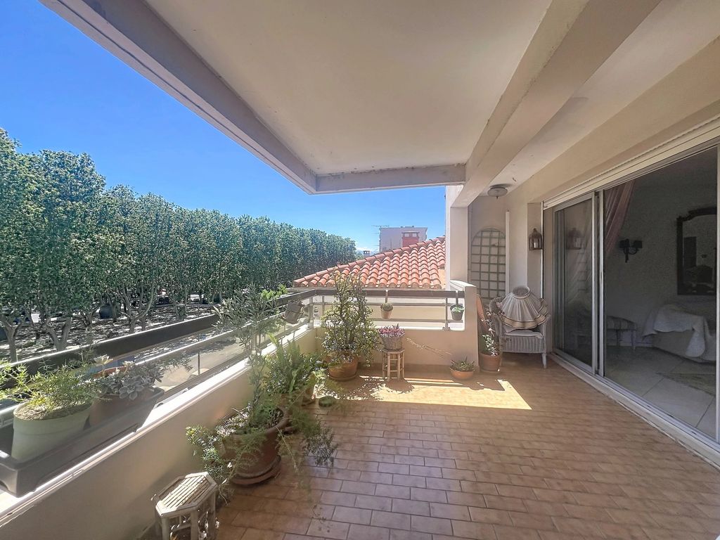 Property photo 1 of 10 Main Exterior View