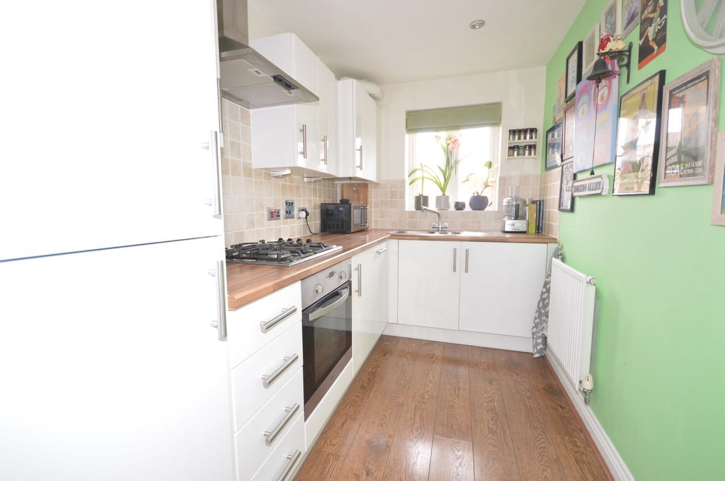 Property photo 3 of 6 Kitchen