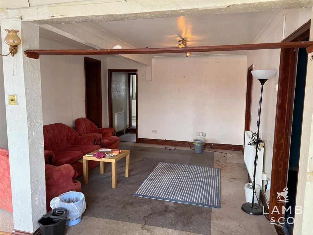 Property photo 3 of 9 Lounge/Diner