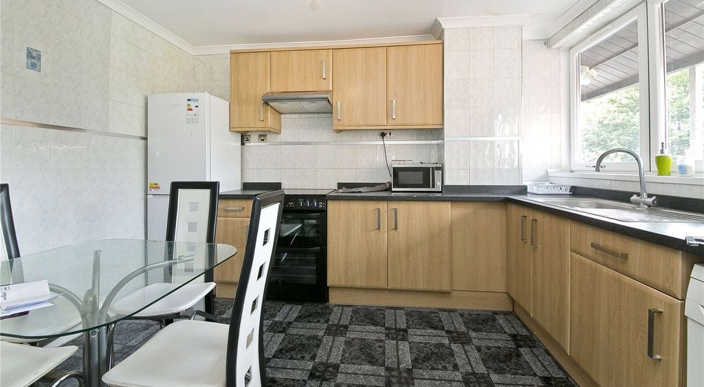 Property photo 2 of 10 Kitchen 4