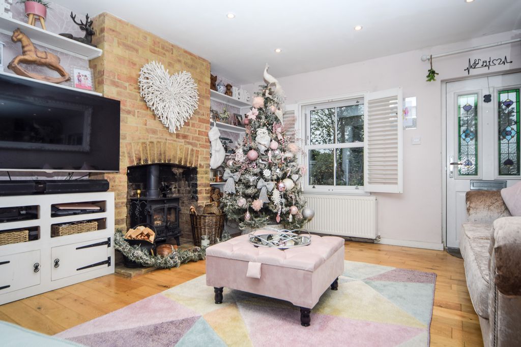 Property photo 2 of 17