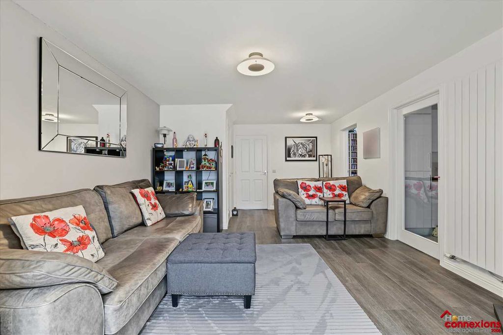 Property photo 3 of 27 Lounge (1)