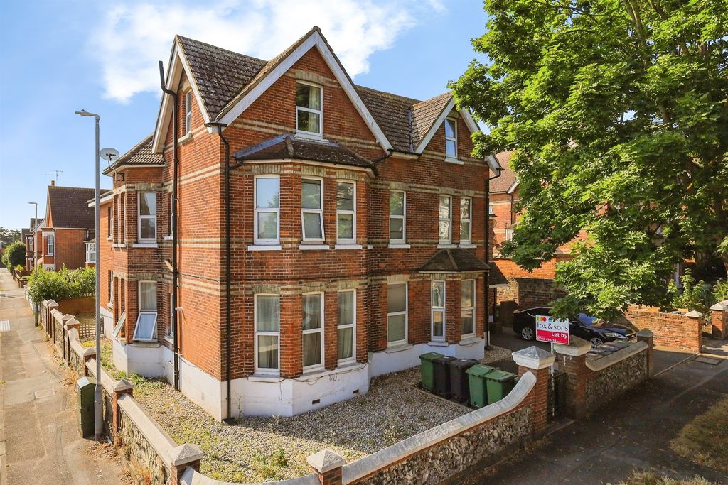 Property photo 1 of 11