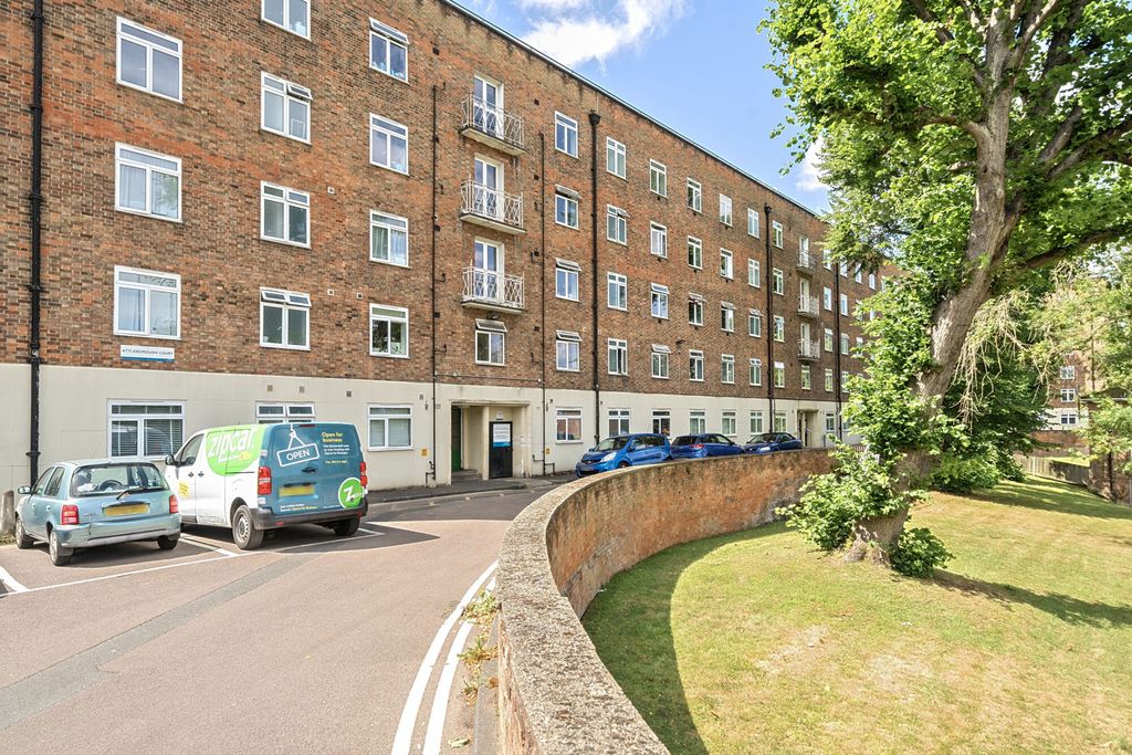 Property photo 1 of 17 1313851-1-686Cf28...