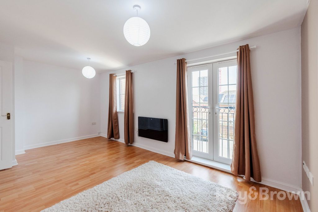 Property photo 2 of 38